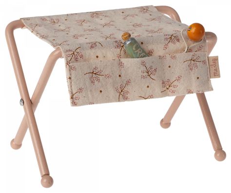maileg mouse nursery table in rose color