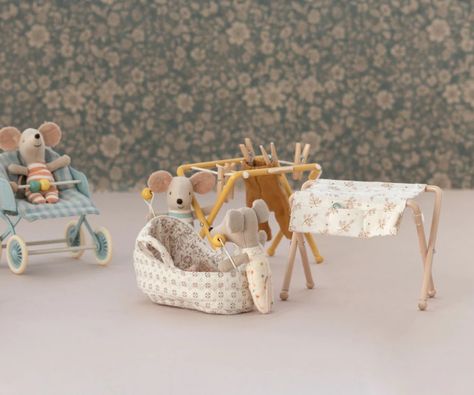 maileg mouse nursery table in rose color
